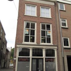 Pand met eenvoudige lijstgevel