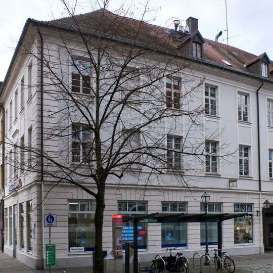 Wohn- und Geschäftshaus