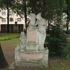 Ondrejský cintorín, náhrobník so sochou