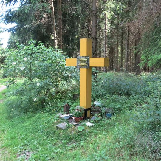 Pomník-kříž památce obyvatel zaniklé vsi Fláje