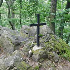 Kříž na zřícenině hradu Šember