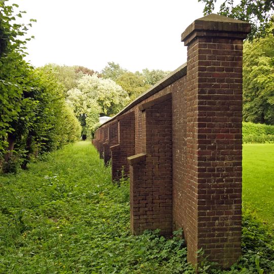 Nijenrode: kas en tuinmuur
