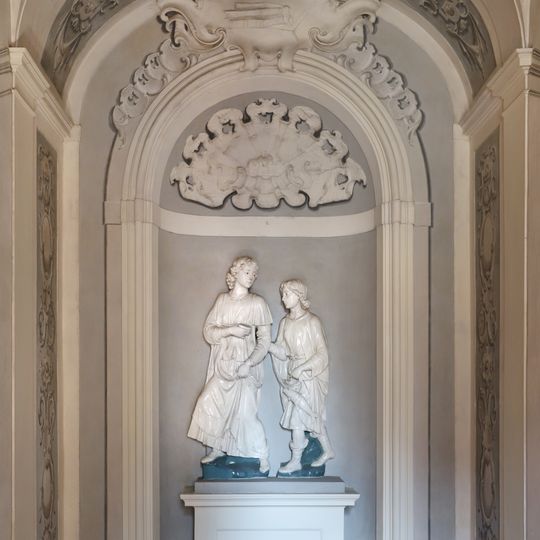 Statua "Raffaele e Tobiolo" presso la Bilbioteca Roncioniana