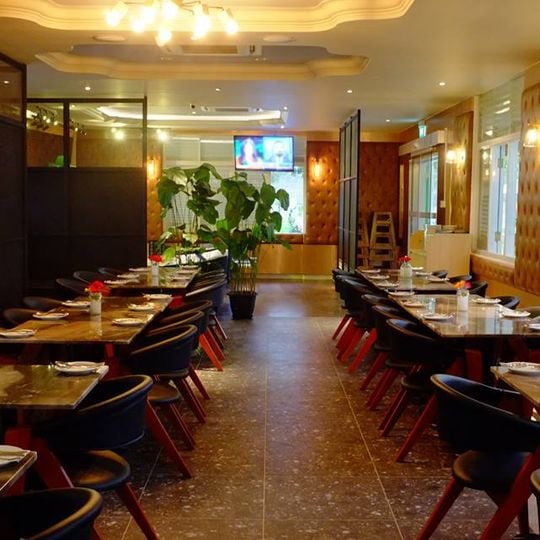 YOUNGS Bar & Restaurant