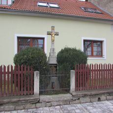 Kříž u čp. 4 v Řásné