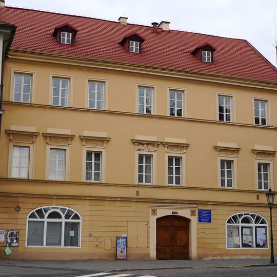 Mírové náměstí 35