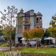Shanghai guide to historical and modern landmarks
