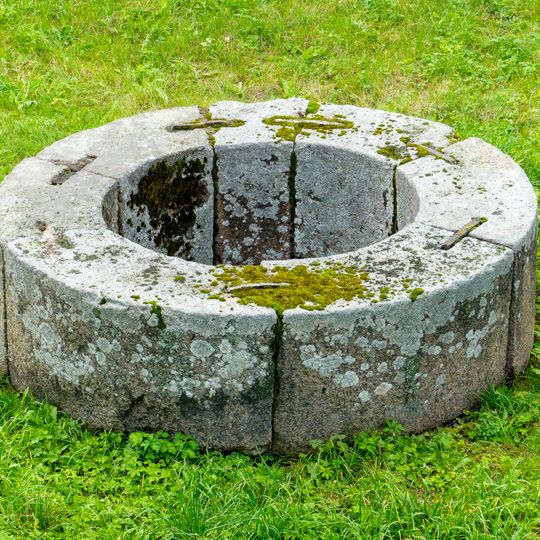 Гранитный колодец