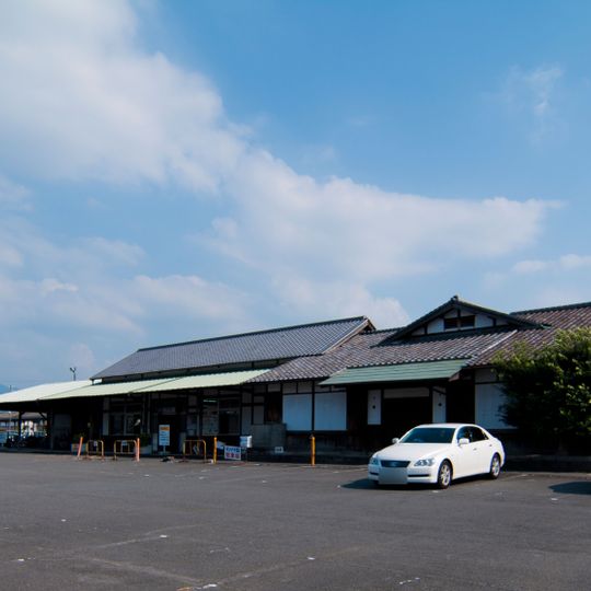 Unebi Station