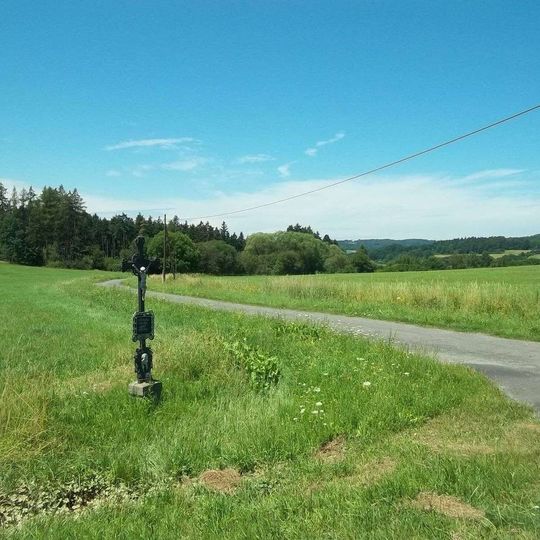 Kříž západně od Božejovic na rozcestí