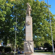 Pomník sovietskej armáde, reliéf figurálny II.