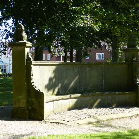Zitbank gesitueerd in het Stadspark "Engels Tuin"
