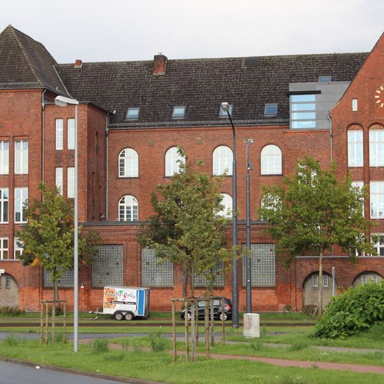 Volksschule am Holzhafen