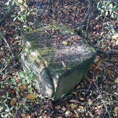 Kříž jižně od Šlovic u rozcestí