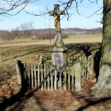 Kříž u silnice severovýchodně od Dudína