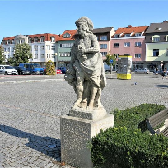 Alegorická socha Podzim na náměstí Jana Žižky z Trocnova v Čáslavi