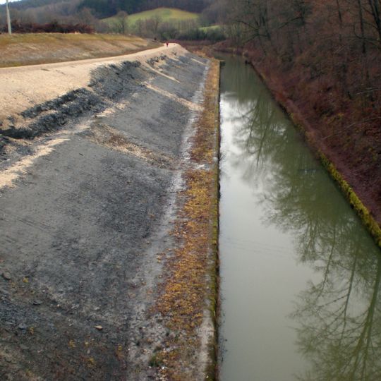 Böschung am Ludwig-Donau-Main-Kanal E von Dörlbach