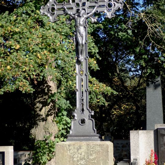 Kříž jihovýchodně od Zvíkovce