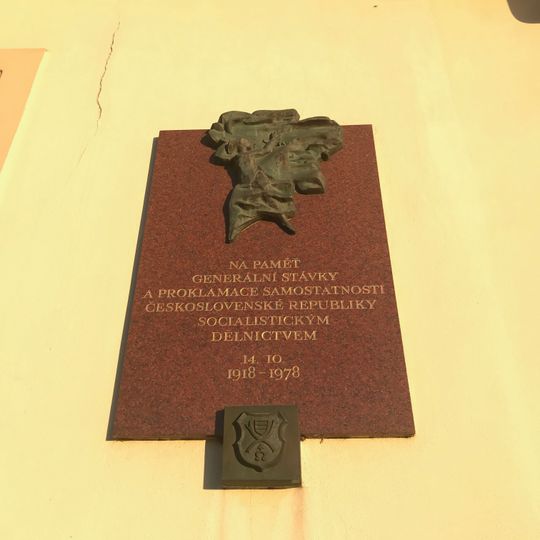 Pamětní deska na paměť generální stávky a proklamace samostatnosti Československé republiky socialistickým dělnictvem