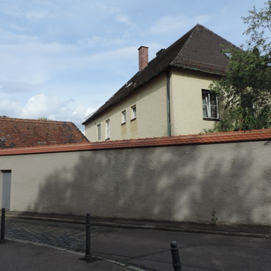 Fragment des ehemaligen Klostergartens des Instituts der Englischen Fräulein, Gartenpavillon, sogenanntes Steinernes Haus
