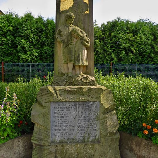 Pomník padlým na návsi v Liberku