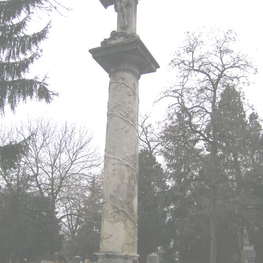 Ústredný cintorínsky kríž, kríž s korpusom