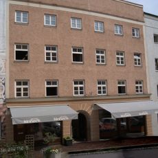 Wohn- und Geschäftshaus