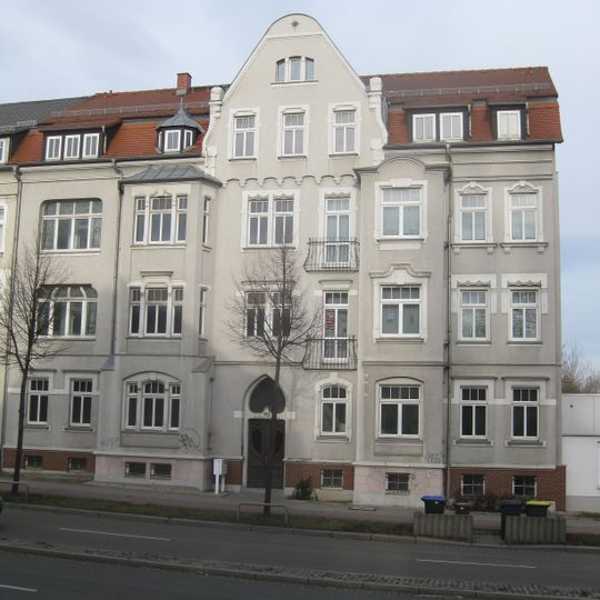 Mietshaus in halboffener Bebauung Neefestraße 70
