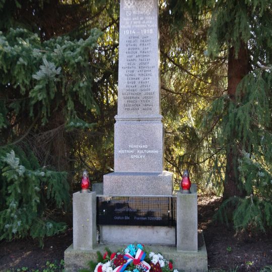 Pomník padlým Kosov u kaple