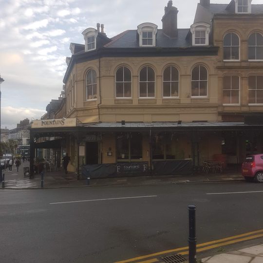 Fountains Bar & Cafe