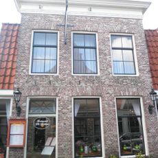 Huis met verdieping en lijstgevel
