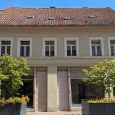 Wohnhaus in geschlossener Bebauung Hauptstraße 32