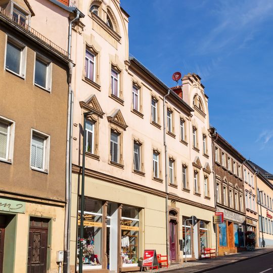 Wohnhaus in geschlossener Bebauung Dresdner Straße 8