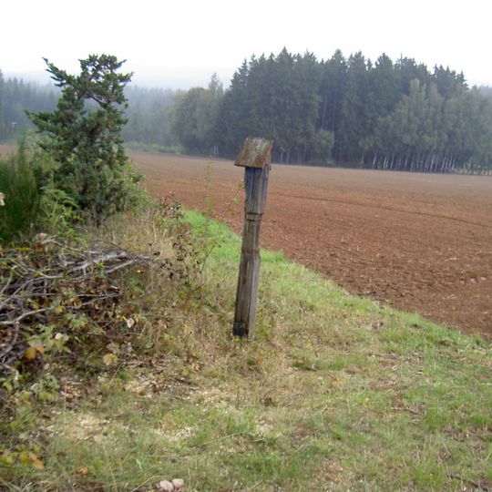 Hölzerner Säulenbildstock, sogenannte Rote Marter