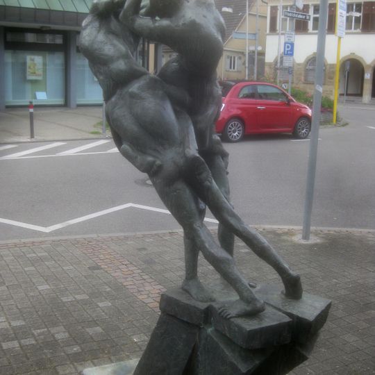 Reiterkampf spielende Jungen