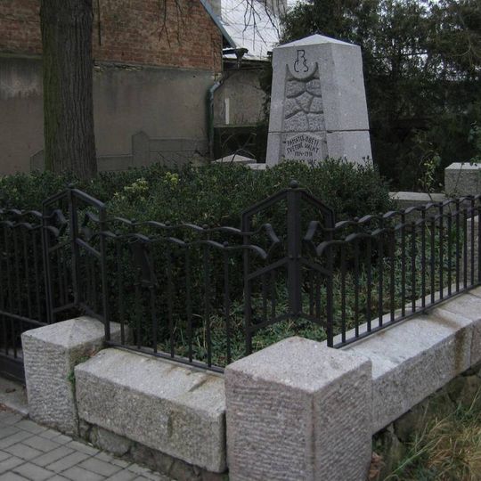 Pomník padlým v první světové válce u zastávky autobusu v Dehtárech