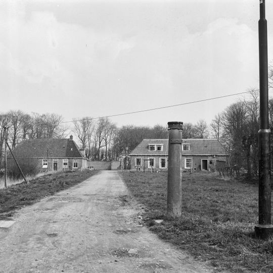 Martenastate, toegangshekken