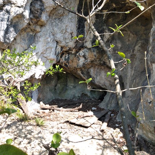 Strázsa-hegyi rock shelter
