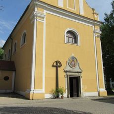 Dřevěný kříž v Němčicích na Hanou u kostela na Komenského náměstí