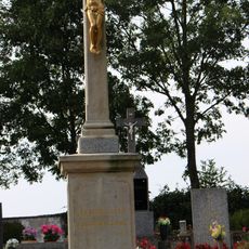 Kříž na hřbitově v Černíně