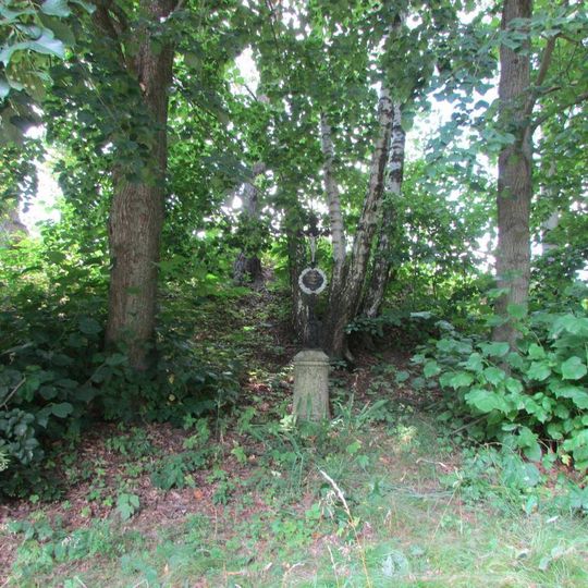 Kříž východně od Mezné u cesty do Houserovky