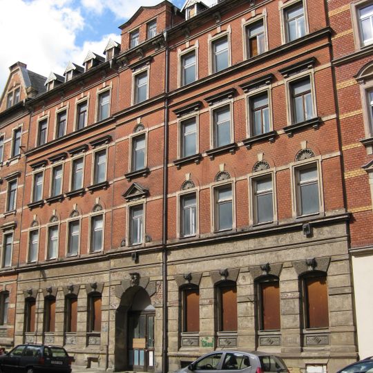 Mietshaus in geschlossener Bebauung und rückwärtiger Gewerbebau Lutherstraße 56