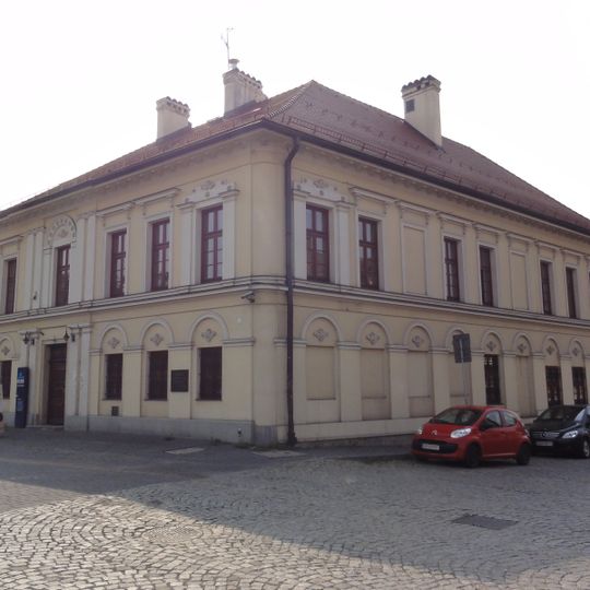 D. dwór Thomkego , ob. dom mieszkalny