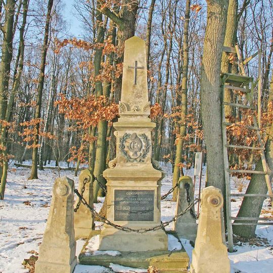 Pomník padlým z rakouského 13.praporu polních myslivců v bitvě 1866 v lese Svíb u Máslojed