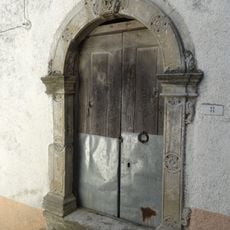 Portale di palazzo Nudo