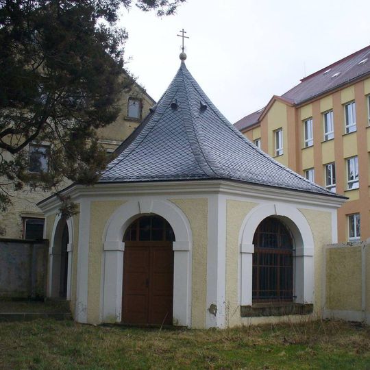 Kaple za kostelem svatého Jiří v Jiříkově