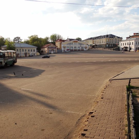 Бывшая Посадская площадь , памятное место, где в мае 1609 г. формировалось народное ополчение для борьбы против польских интервентов