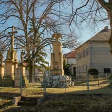 Pomníky padlým v Řimicích na návsi