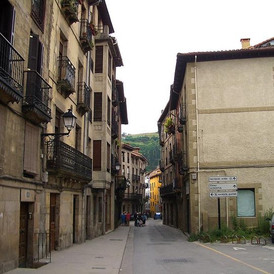 Bidekurutzeta 42 etxea