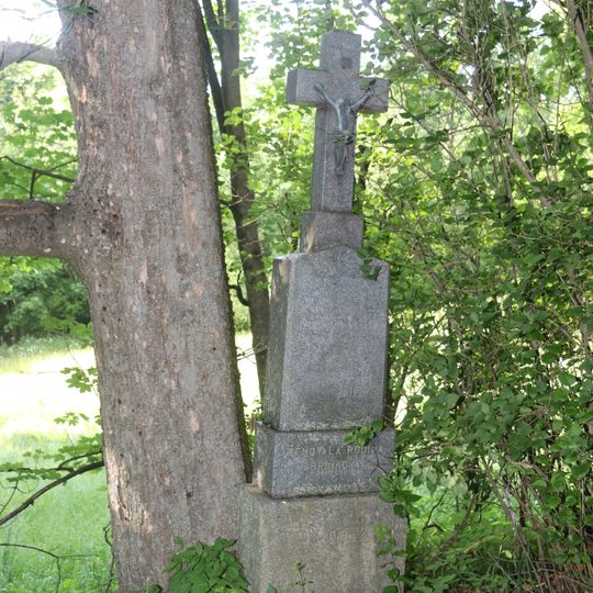 Kříž u lesovny u Domamili